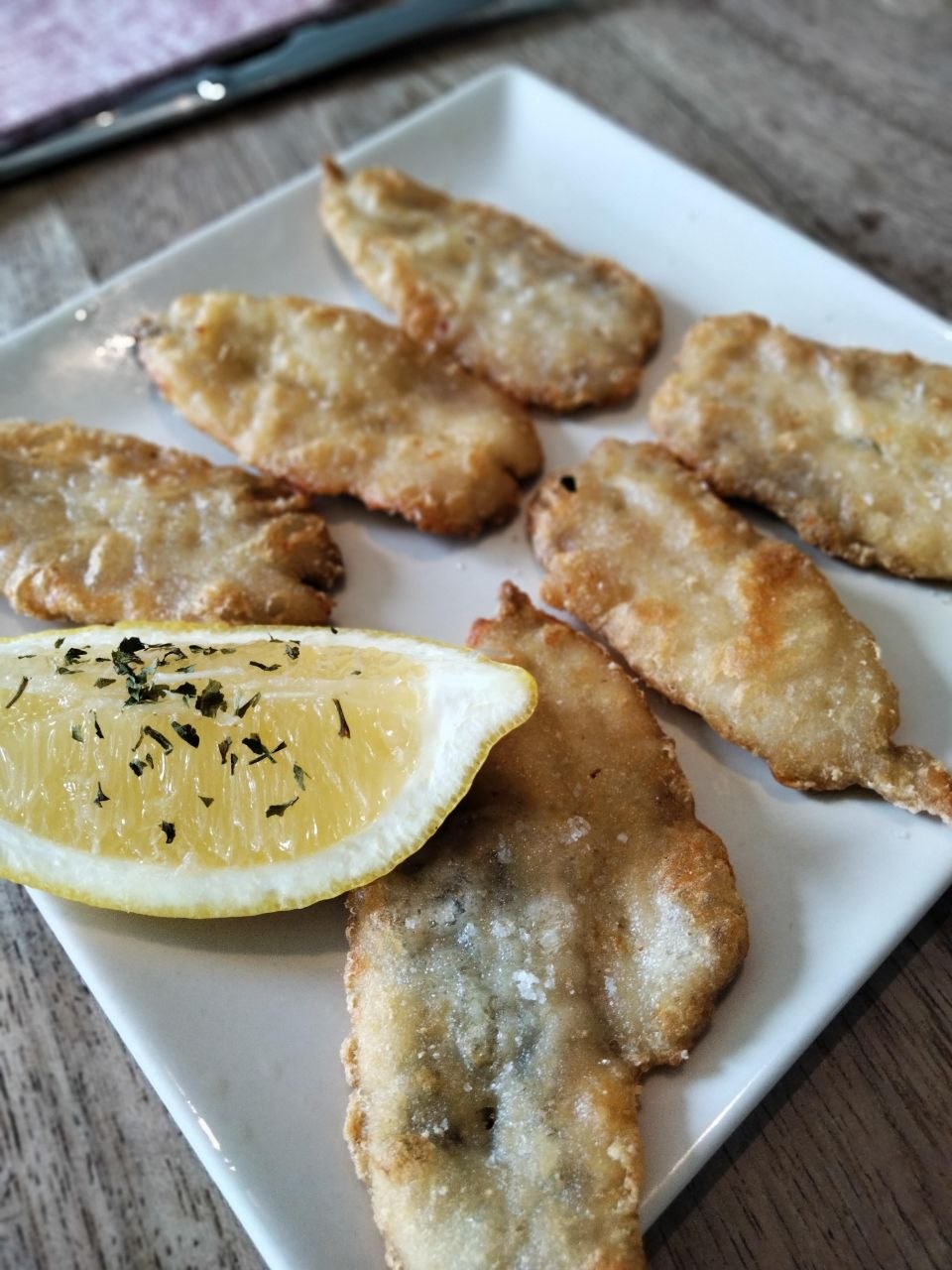 Bocartes fritos con limon